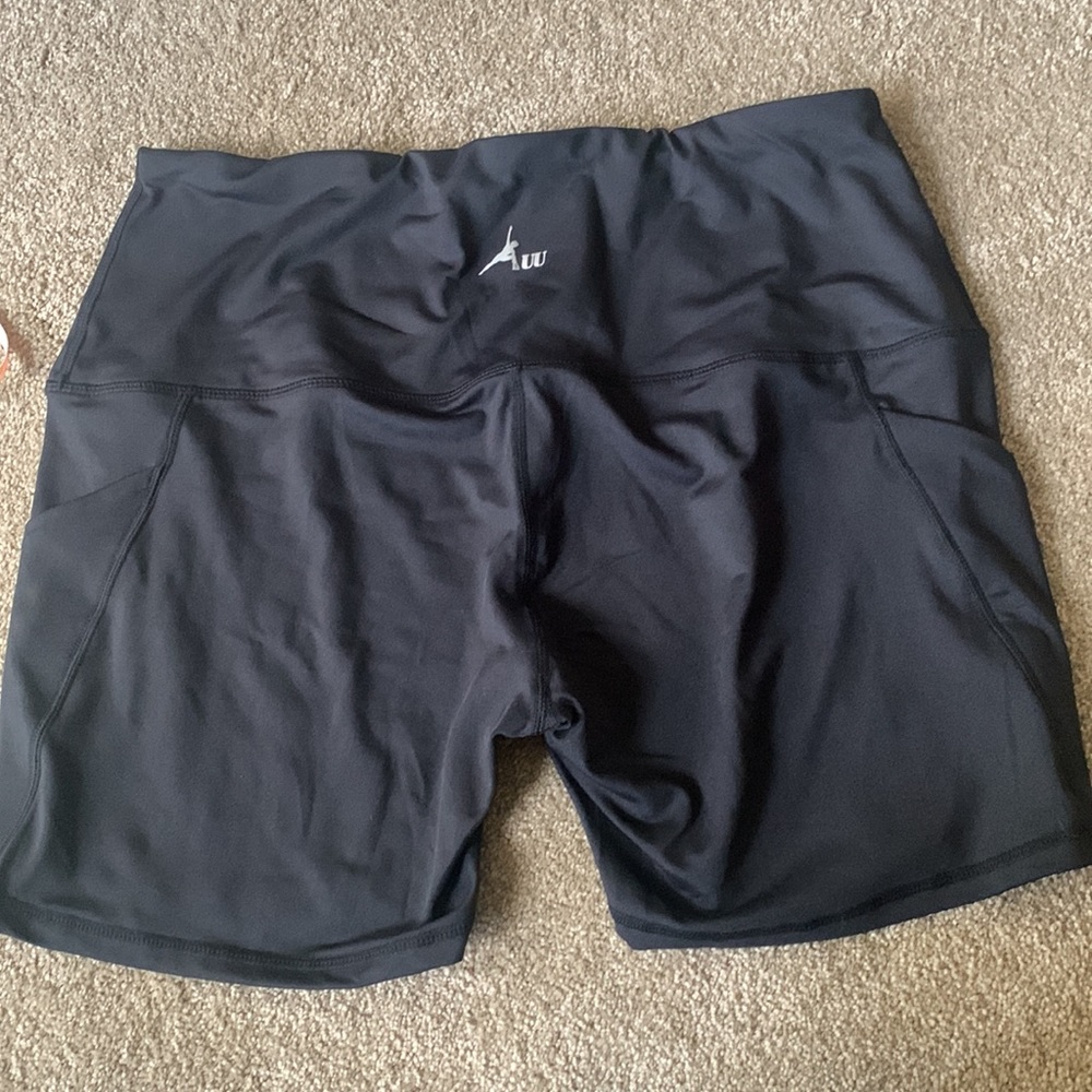 Workout shorts - Picture 4 of 7